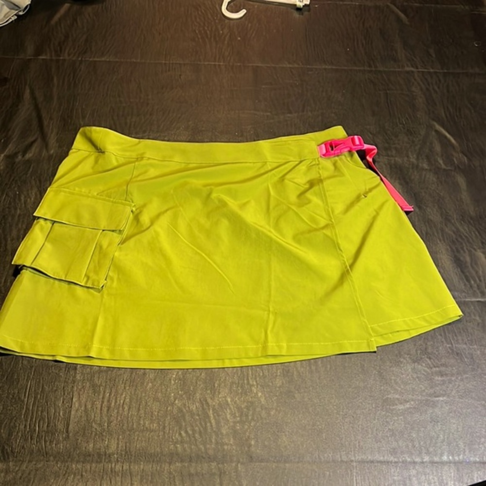 NWOT Fabletics Wrap skirt on tie and one clip